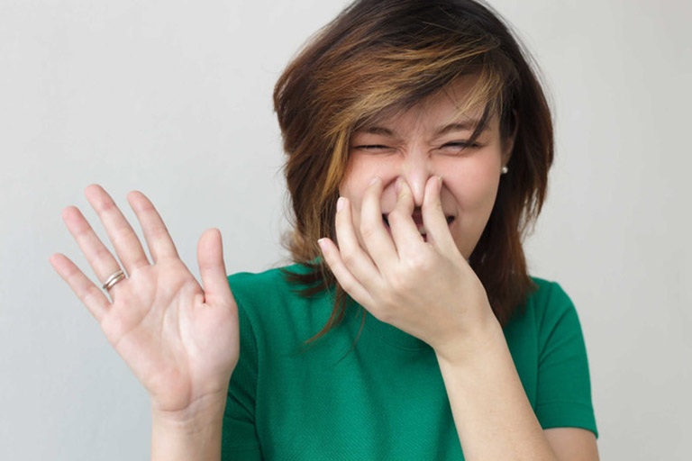kẽ răng bị hôi có ảnh hưởng gì không?
