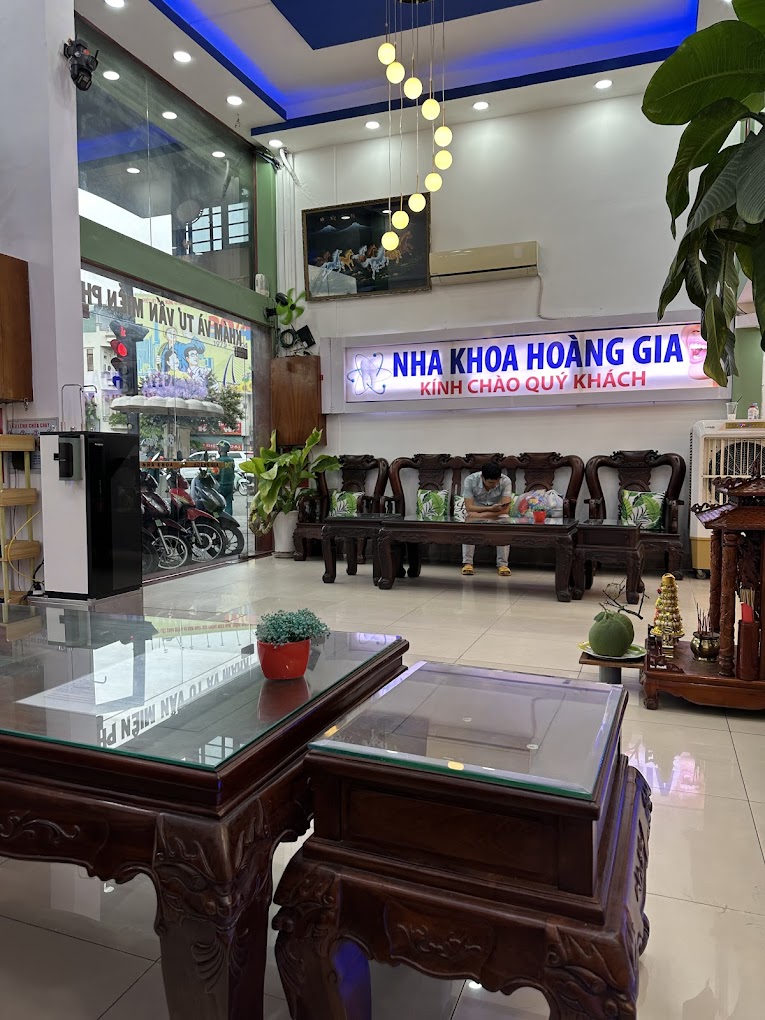 Nha khoa Hoàng Gia