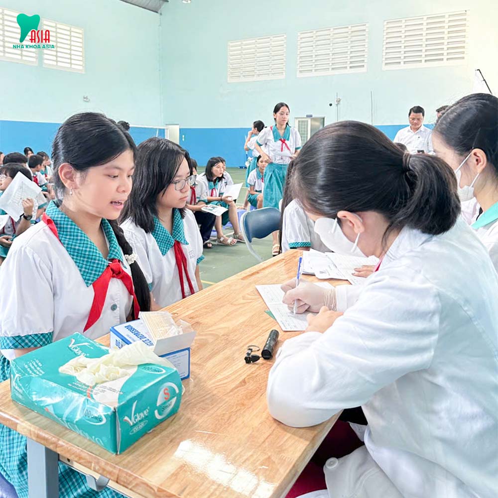 Thăm khám răng định kỳ ở trẻ