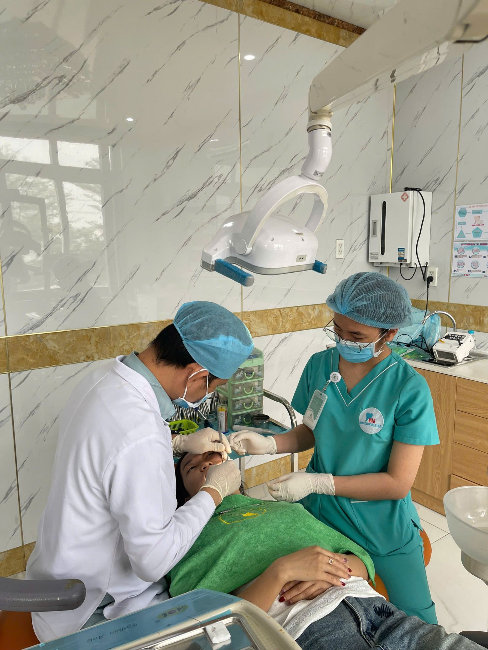 Chế độ ăn uống không khoa học cũng dẫn đến bệnh về răng của mẹ bầu