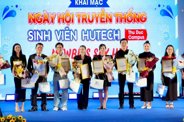 Không khí “Ngày hội Newbies Say Hi 2025” bùng nổ tại HUTECH – Nha khoa Asia thu hút hàng ngàn sinh viên