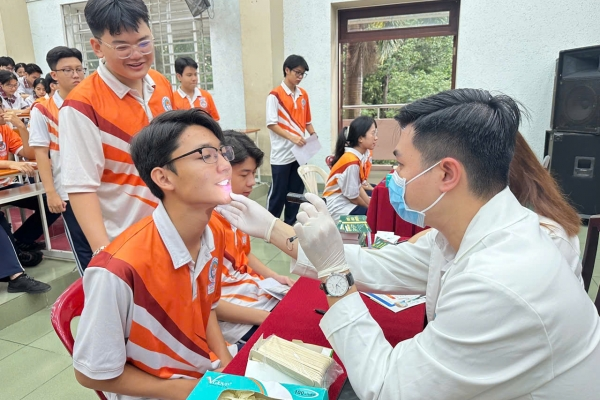 Nha Khoa Asia đồng hành cùng Trường THPT Thủ Đức – Khám răng miễn phí, lan tỏa nụ cười khỏe mạnh