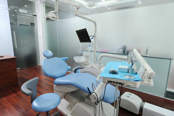 trồng răng sứ implant