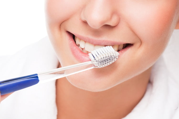 Cách chăm sóc răng cửa mới trồng đơn giản, hiệu quả