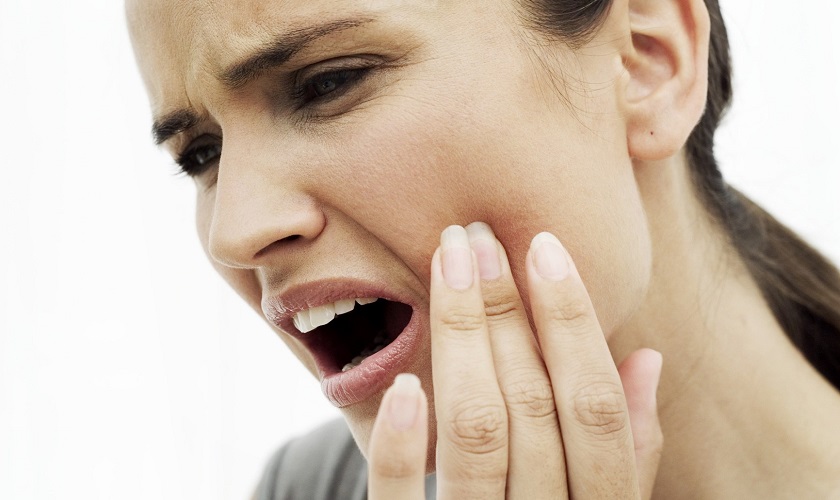 Răng bọc sứ bị đau nhức phải làm gì?