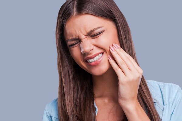 Có nhiều nguyên nhân gây nên tình trạng nhức răng