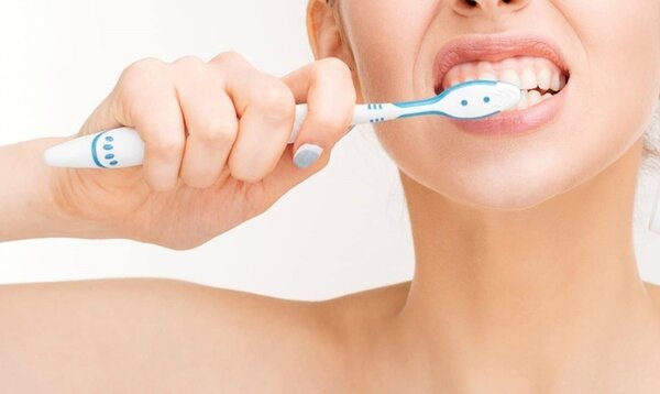 Chăm sóc răng miệng là một cách bảo vệ và điều trị các bệnh nổi cục trong miệng.