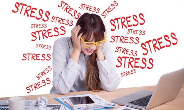 Stress và cơ thể suy yếu làm cơ thể dễ bị tác động của vi khuẩn dẫn đến viêm lợi