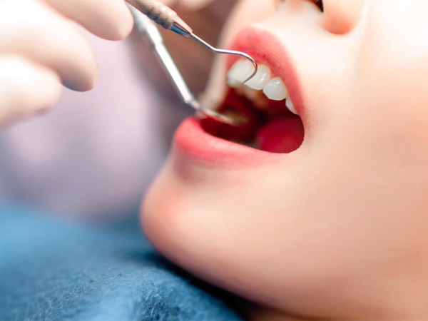Thăm khám nha khoa định kỳ giúp phòng ngừa viêm chân răng có mủ và chăm sóc sức khỏe răng miệng