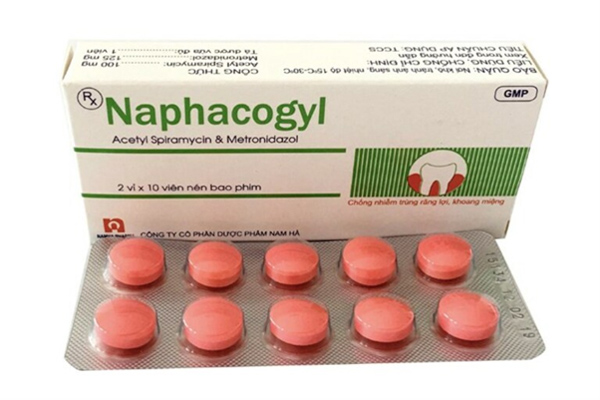 Naphacogyl là một loại thuốc giảm đau dùng trong viêm nhiễm nướu hoặc lỗ răng