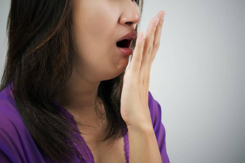 Hôi miệng nguyên nhân là do đâu?