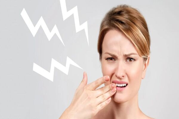 Nguyên nhân nào khiến răng bị ê buốt sau khi bọc sứ?
